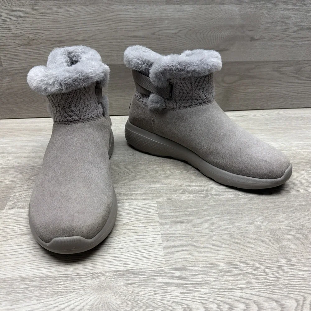 Skechers On-the-GO City Winter Gleam boots Taupe Suede Woman's Size 9 Excellent